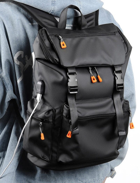 Mochila de viagem masculina moderna